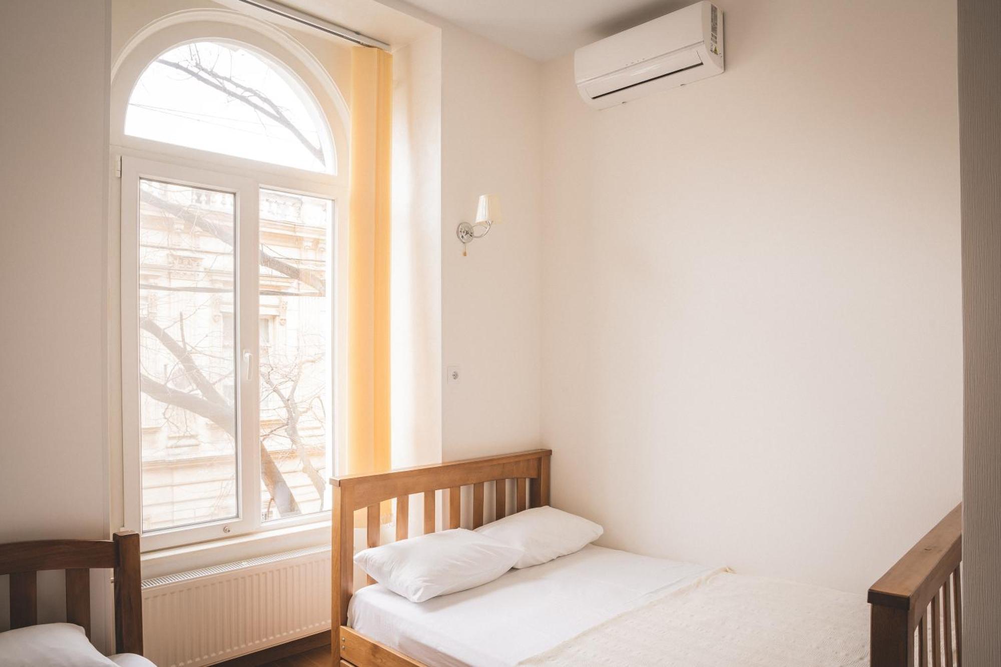 Hh Hotel Tbilisi ภายนอก รูปภาพ