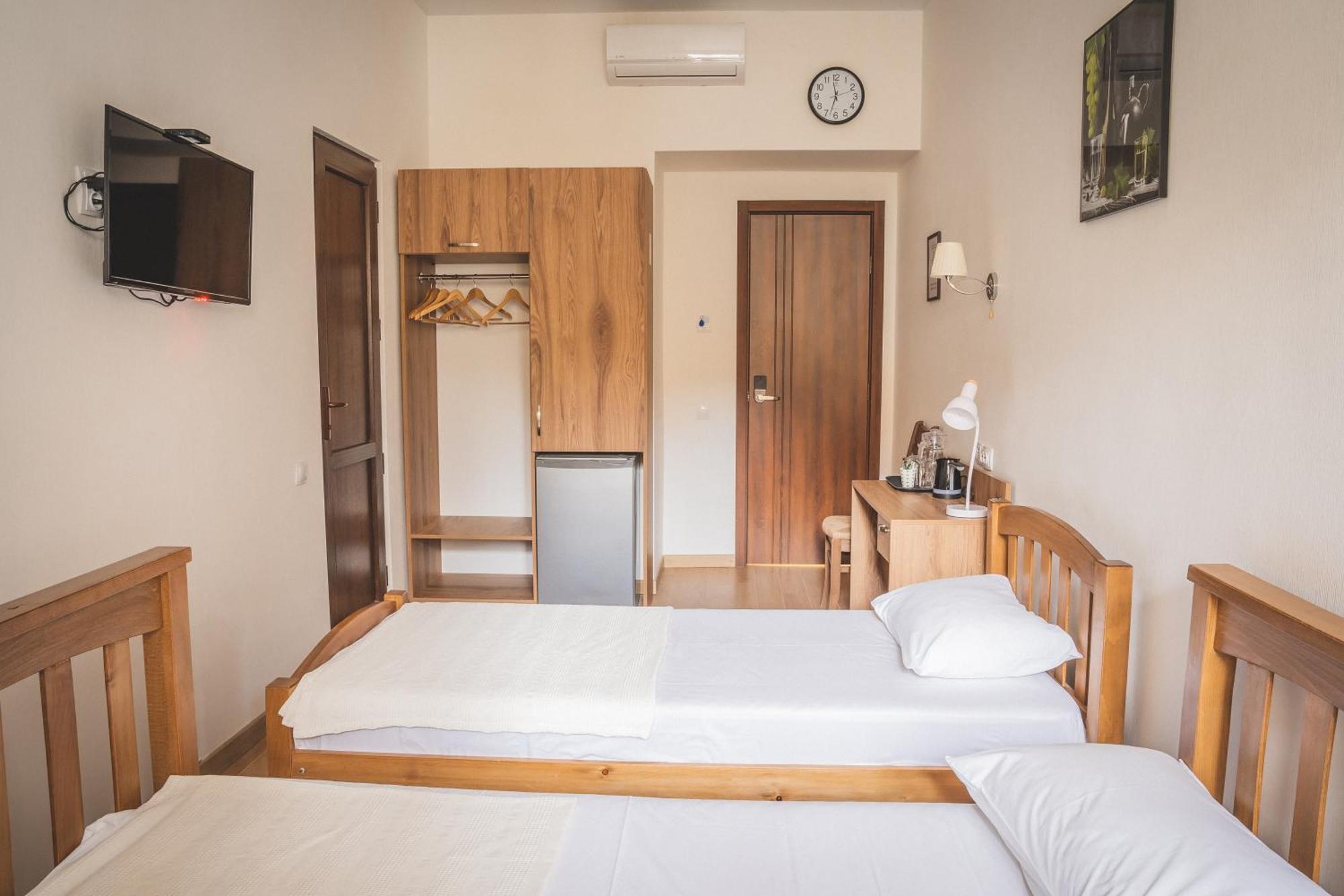 Hh Hotel Tbilisi ภายนอก รูปภาพ
